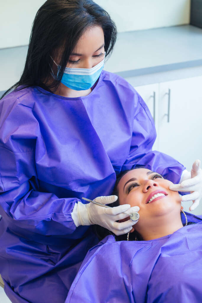 Procedimiento de diseno de sonrisa en el consultorio de la Dra. Cecilia Zambrano en Quito